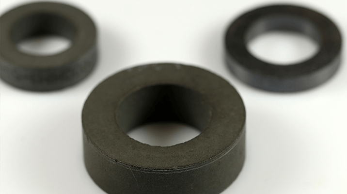 Black ferrite rings, soft magnetic components